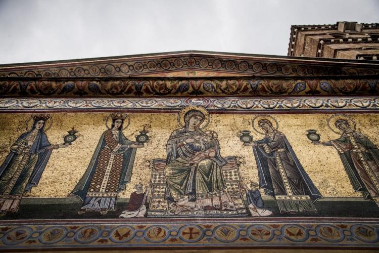 Grande festa per il restauro della facciata di Santa Maria in Trastevere